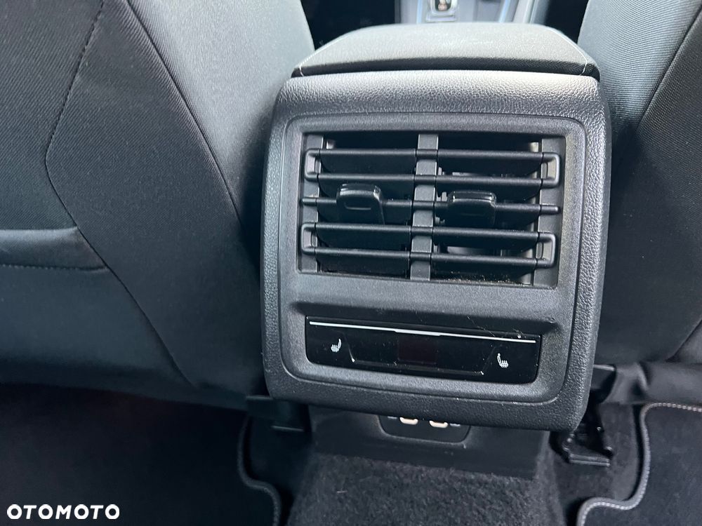 Volkswagen Golf - 22