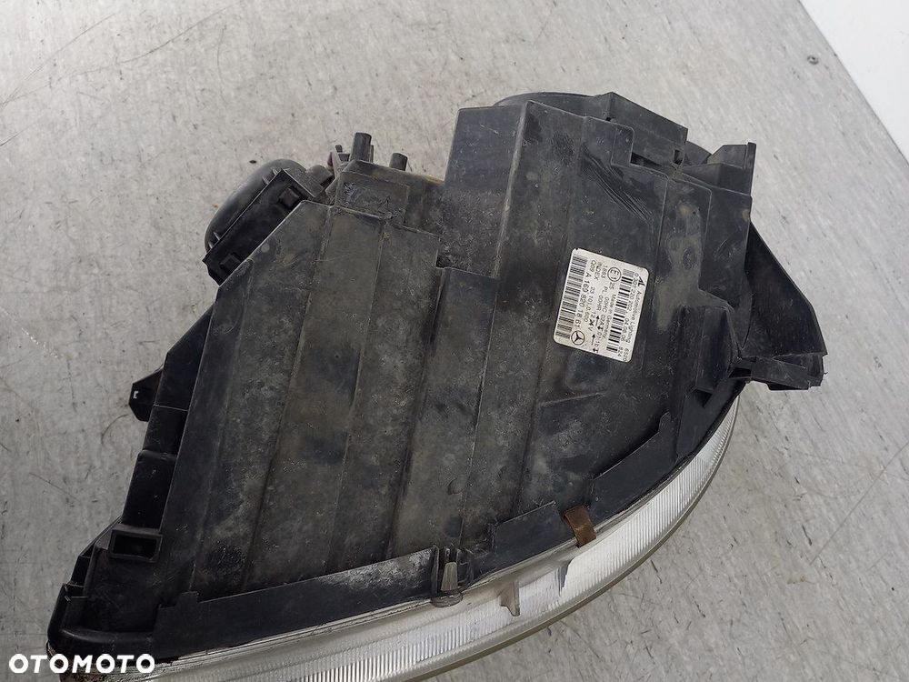 LAMPA PRZÓD PRAWA MERCEDES-BENZ KLASA B W245 A1698201861  0301220202 AL - 4