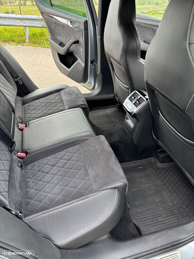 Skoda Superb 2.0 TDI Sportline - 12