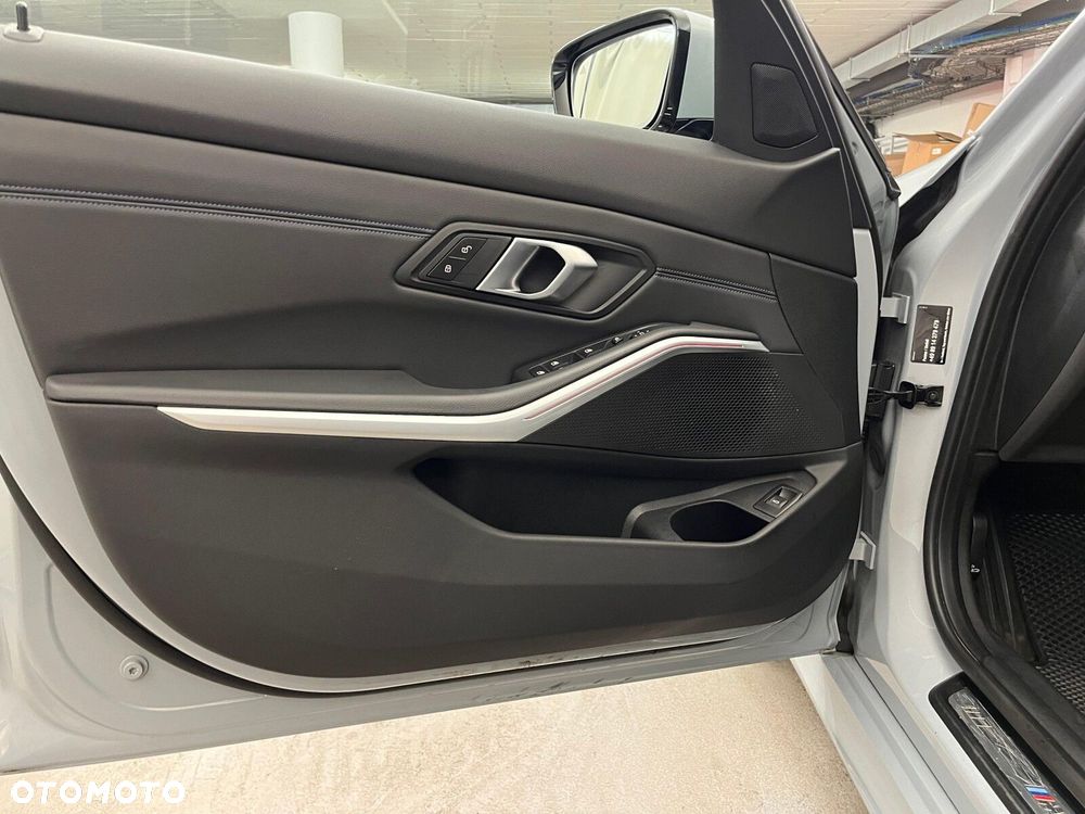 BMW Seria 3 320d xDrive mHEV M Sport - 17