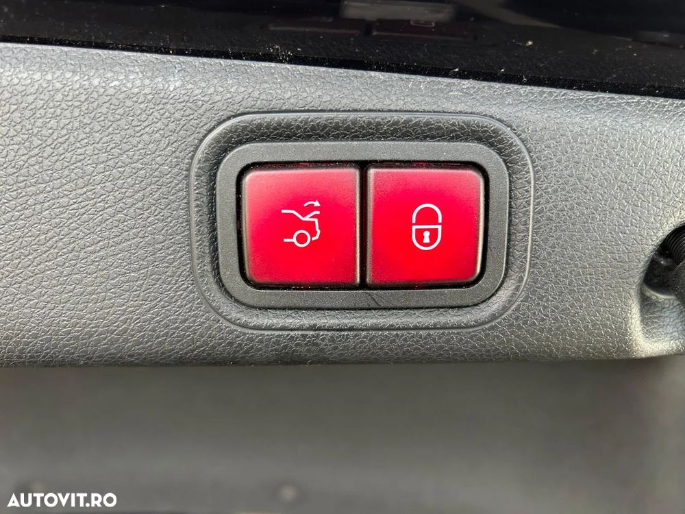 Mercedes-Benz E 300 de Aut. - 22