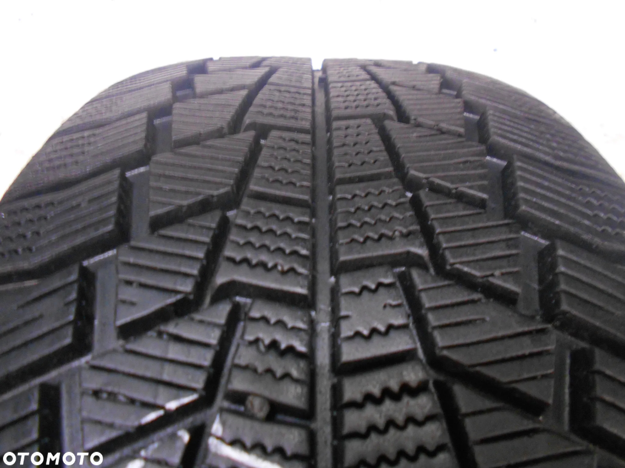 OPONA POJEDYNKA 225/45R17 GISLAVED EUROFROST 6 DOT 3221 8.4MM - 2