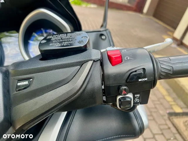 Yamaha Tmax - 13