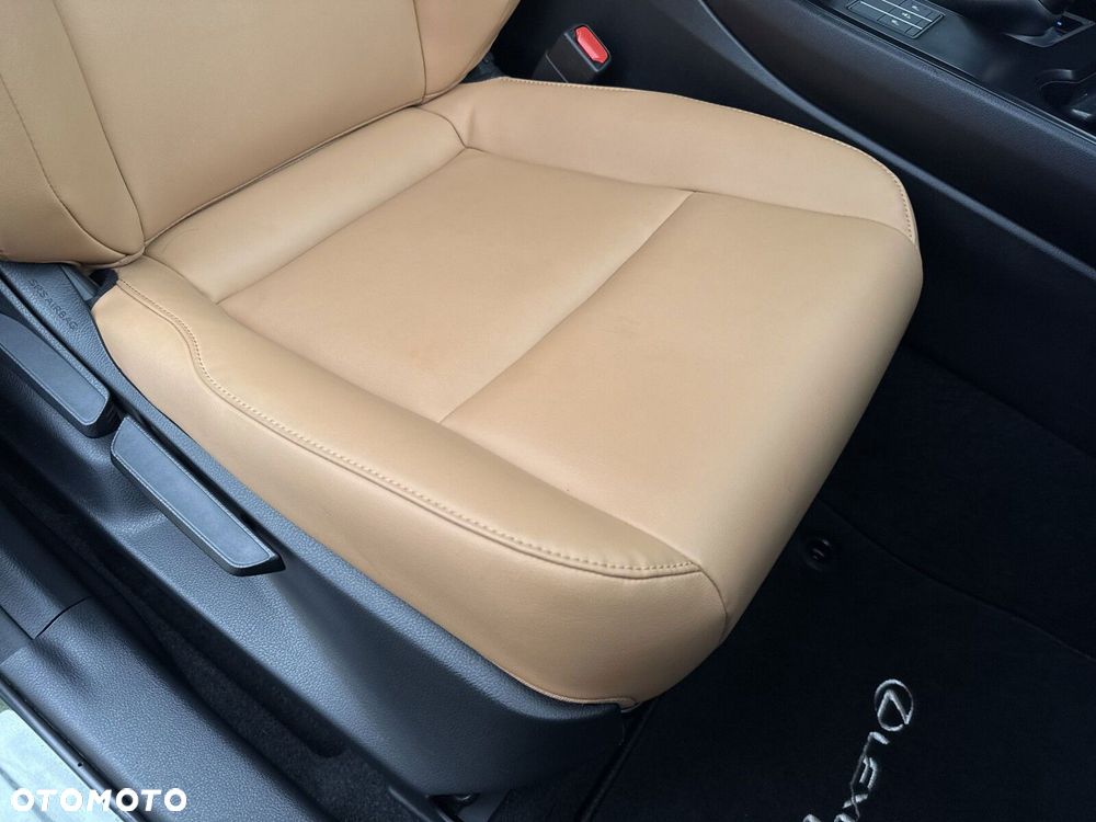 Lexus UX - 24