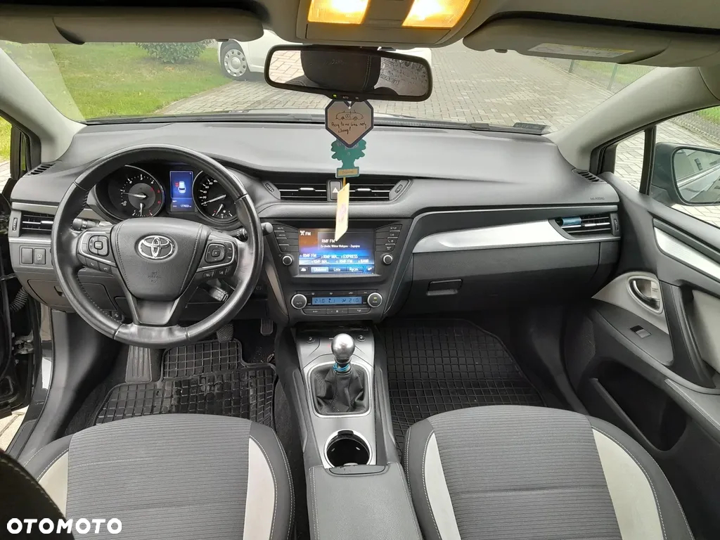 Toyota Avensis 2.0 D-4D Premium - 7