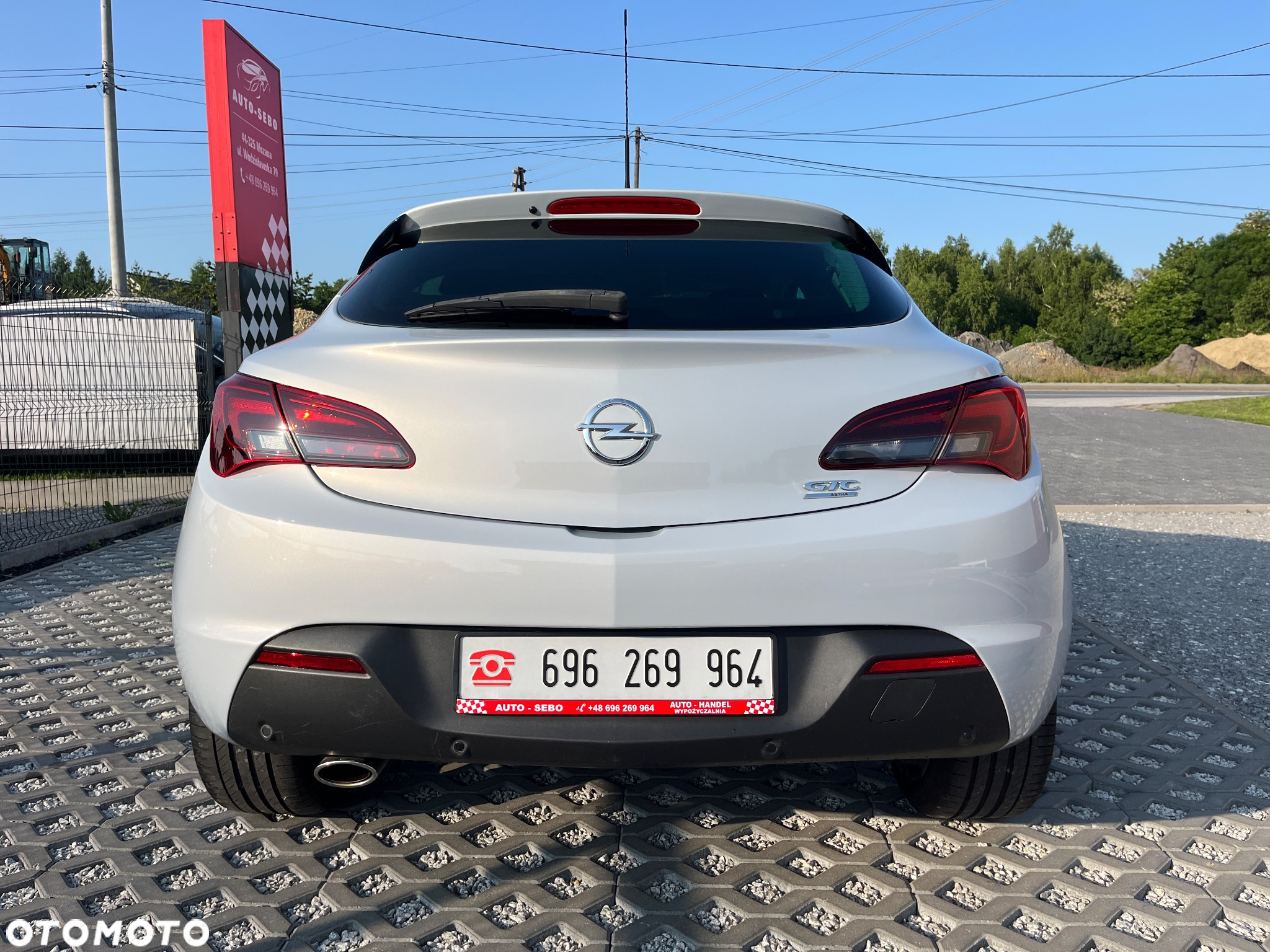 Opel Astra GTC 1.4 Turbo - 10