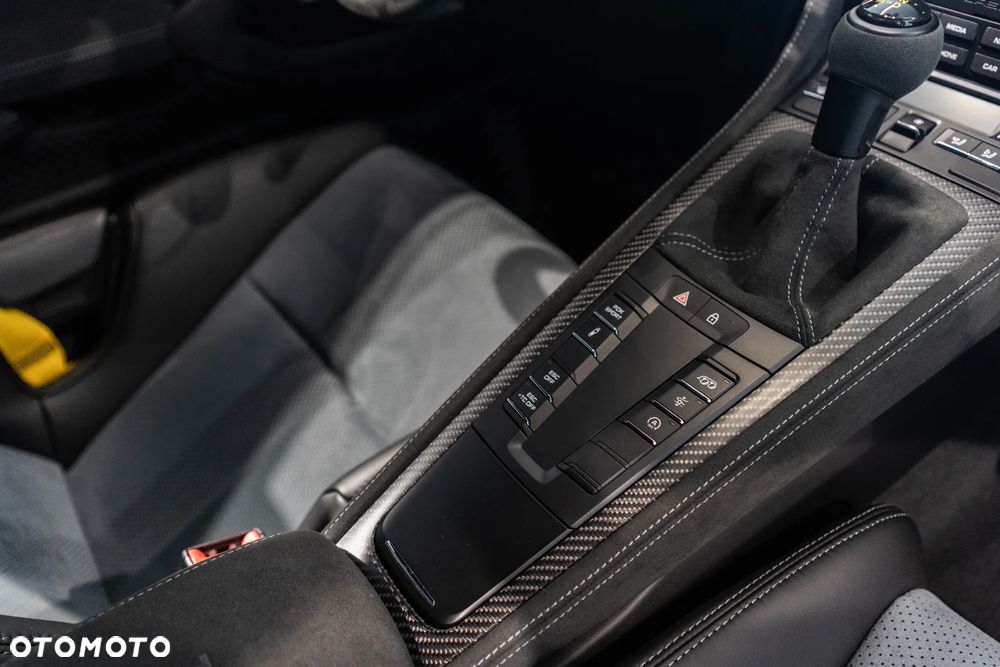 Porsche 718 Cayman GPF GT4 RS PDK - 16