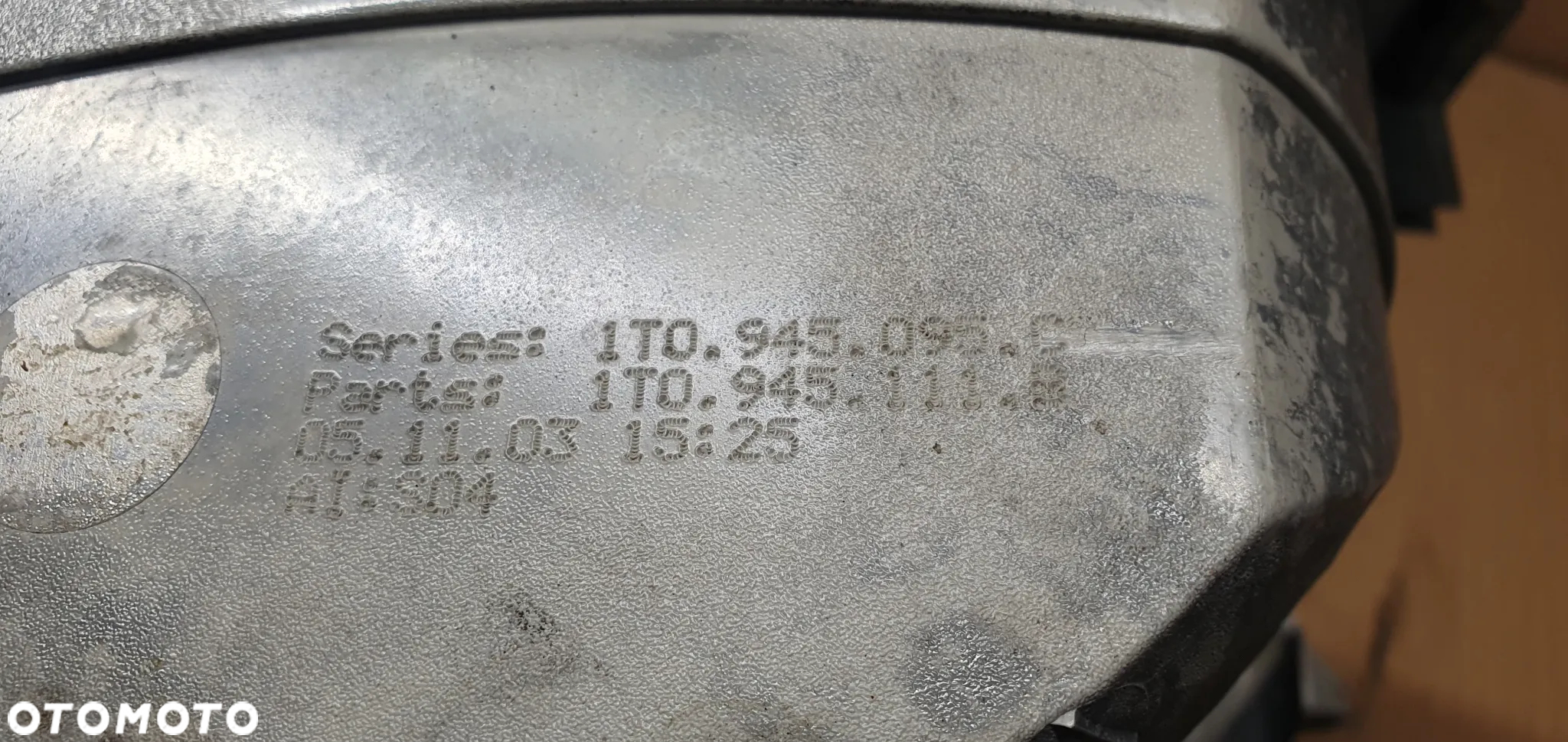 Lampa lewy tył tylna lewa VW Touran 1T0945095C 1T0945111B - 10