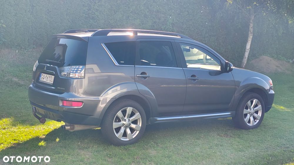 Mitsubishi Outlander - 1