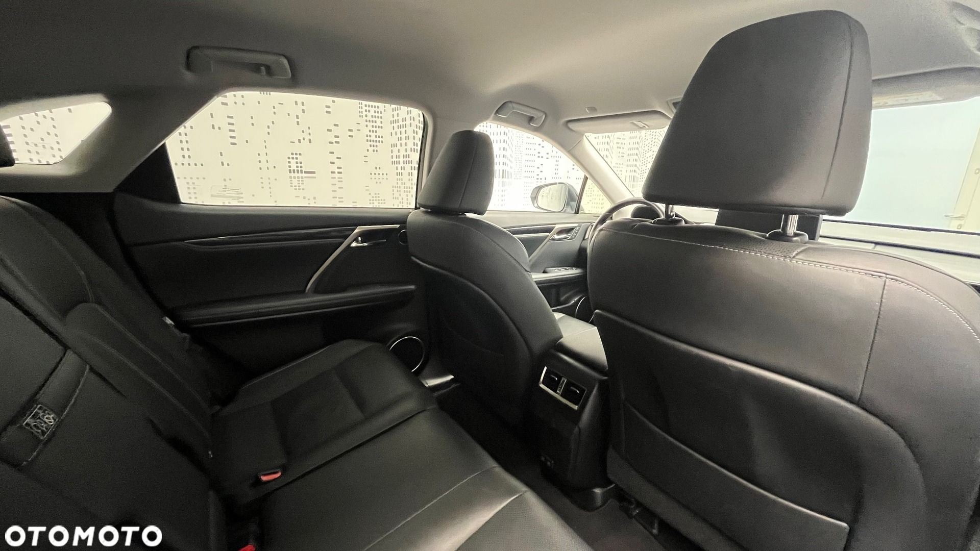 Lexus RX - 9