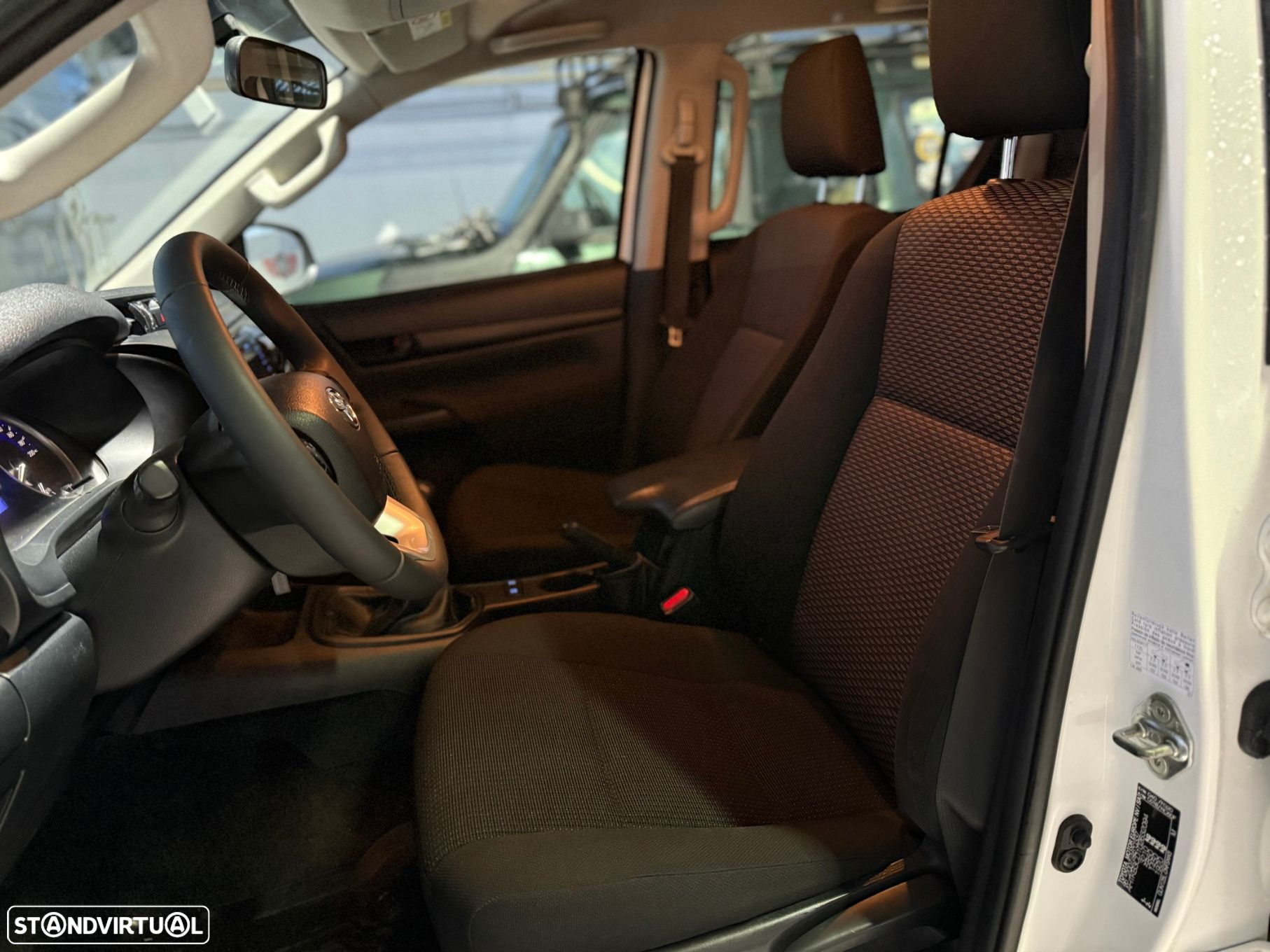 Toyota Hilux 2.4 D-4D 4WD CD CH - 11
