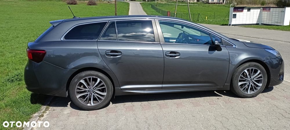 Toyota Avensis 2.0 D-4D Premium - 15