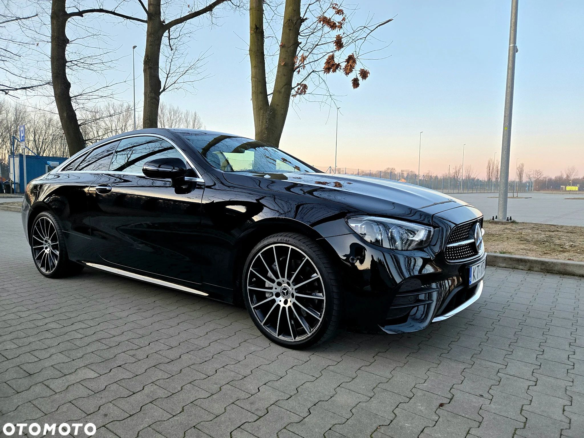 Mercedes-Benz Klasa E 220 d 4Matic Coupe 9G-TRONIC AMG Line - 1