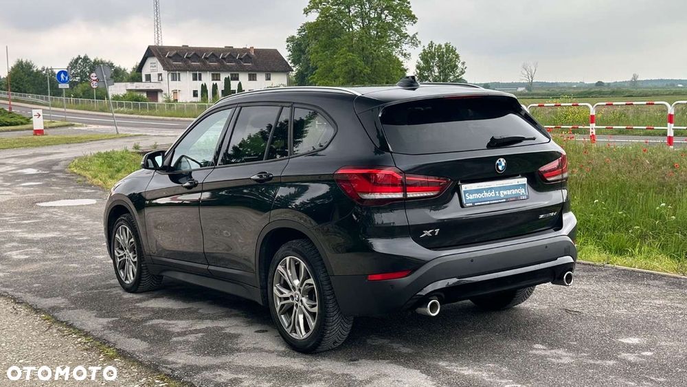 BMW X1 sDrive18d xLine - 13