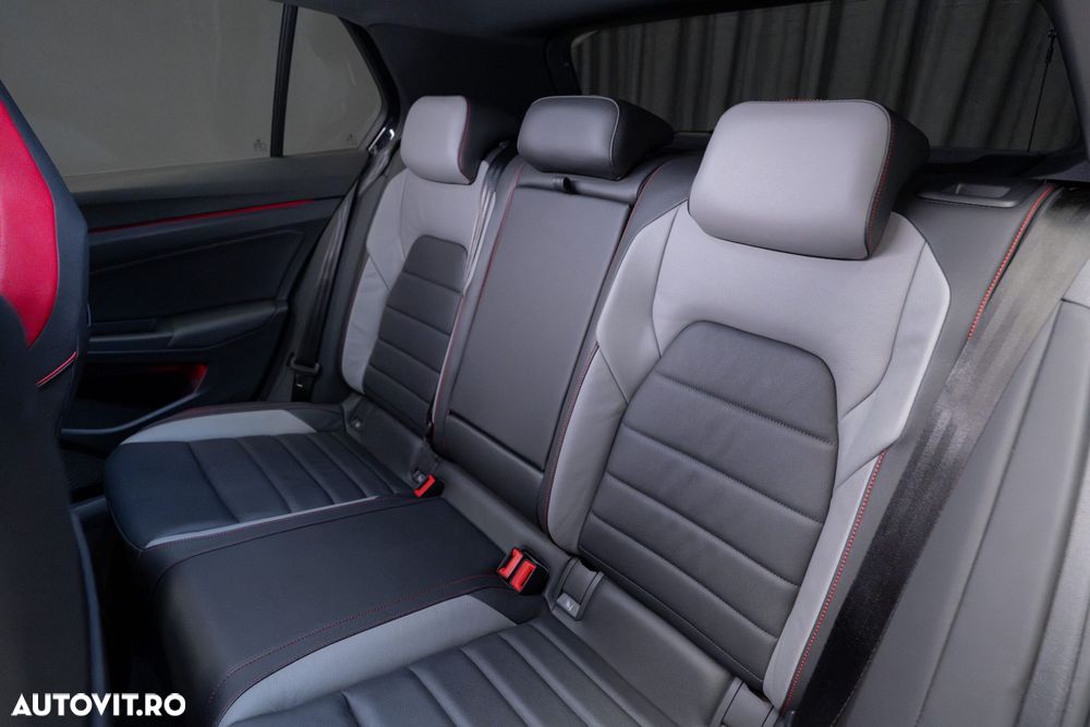 Volkswagen Golf - 34
