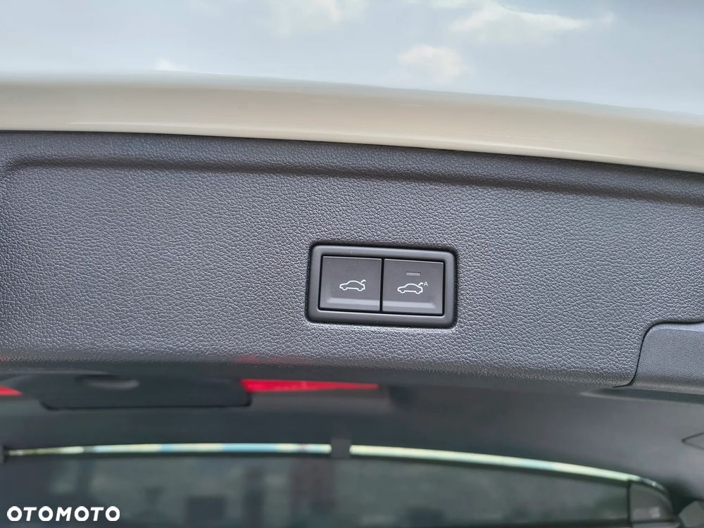 Volkswagen Touareg 3.0 V6 TDI 4Motion R-Line - 11