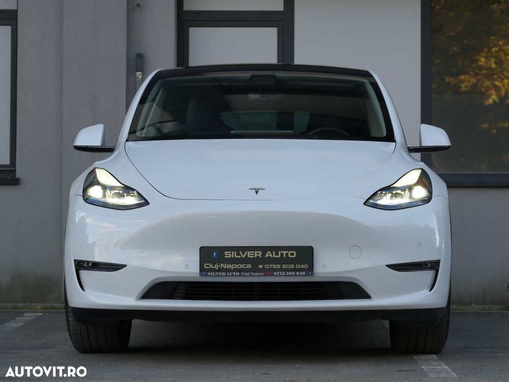 Tesla Model Y - 38