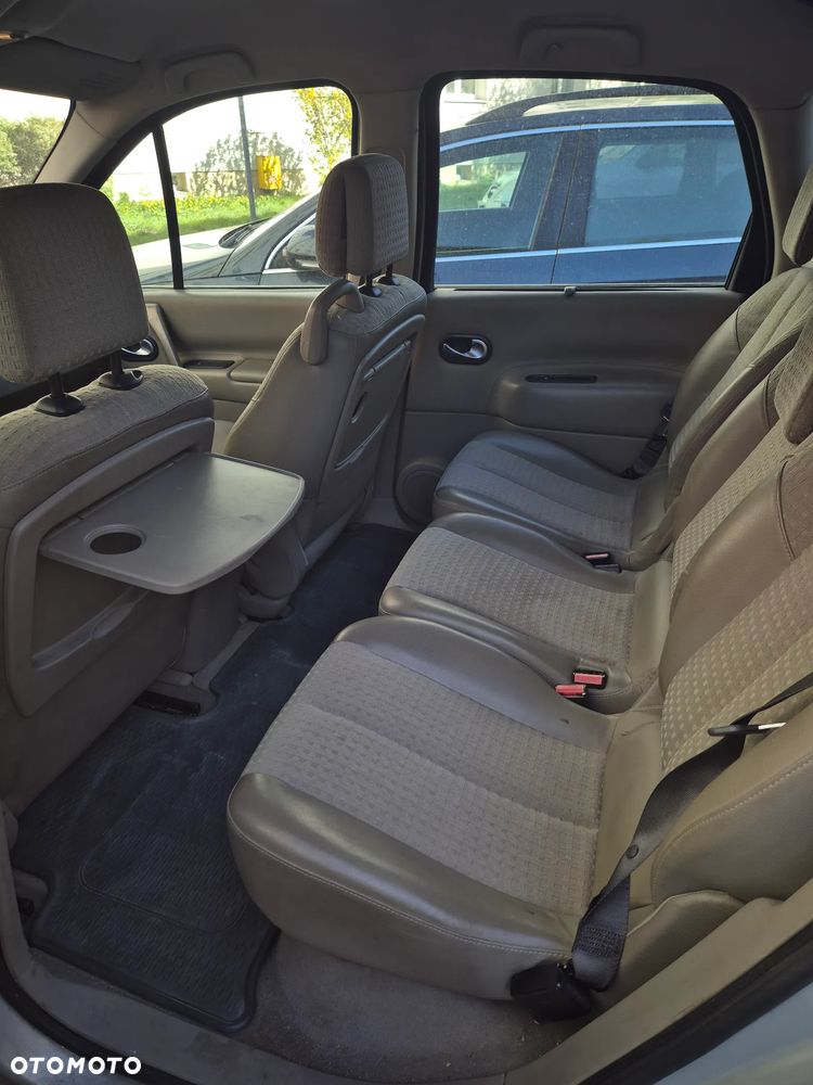 Renault Scenic 2.0 16V Privilege - 7