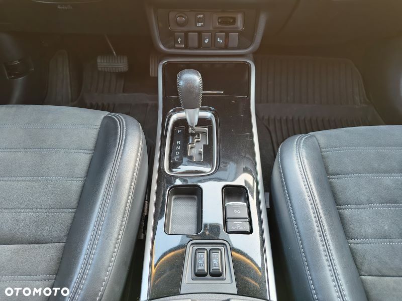 Mitsubishi Outlander - 18