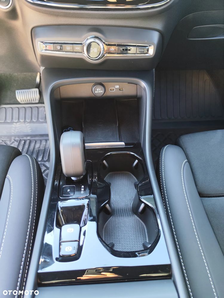 Volvo XC 40 B4 Plus Dark - 15