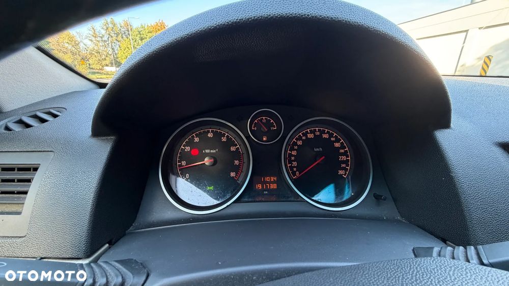 Opel Astra 1.6 Essentia - 9