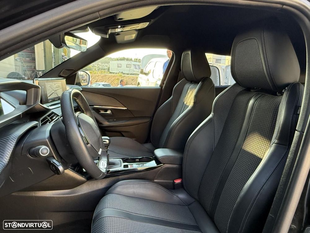 Peugeot 2008 1.2 PureTech GT - 23