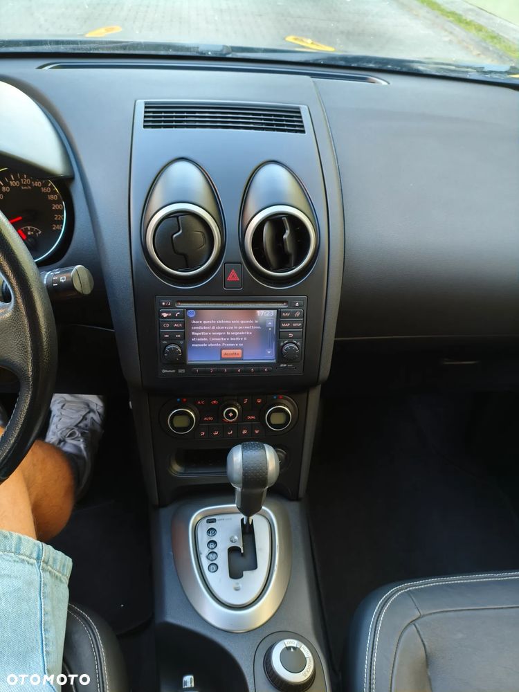 Nissan Qashqai 2.0 dCi 4 x 4 DPF tekna - 24