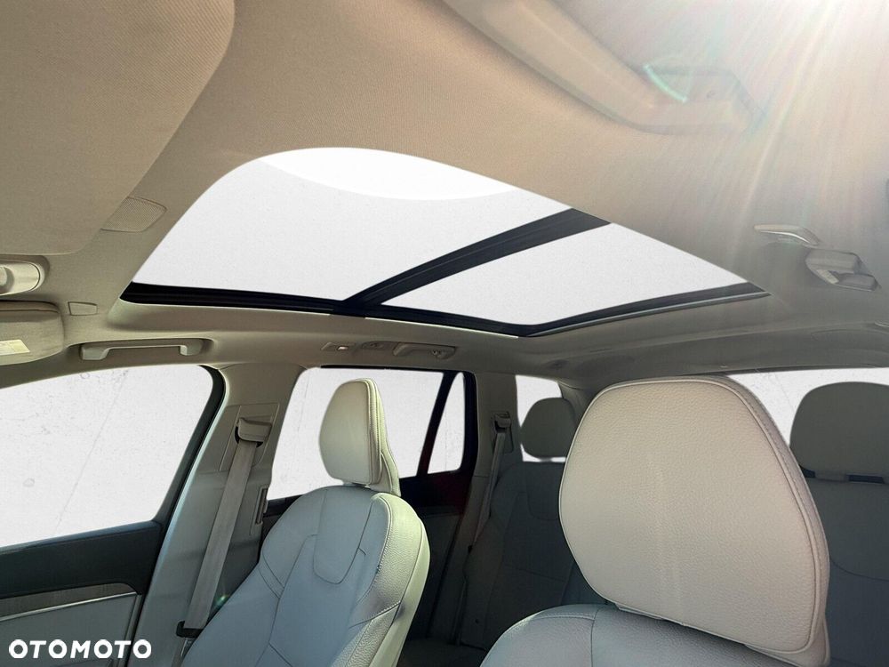Volvo XC 90 - 22