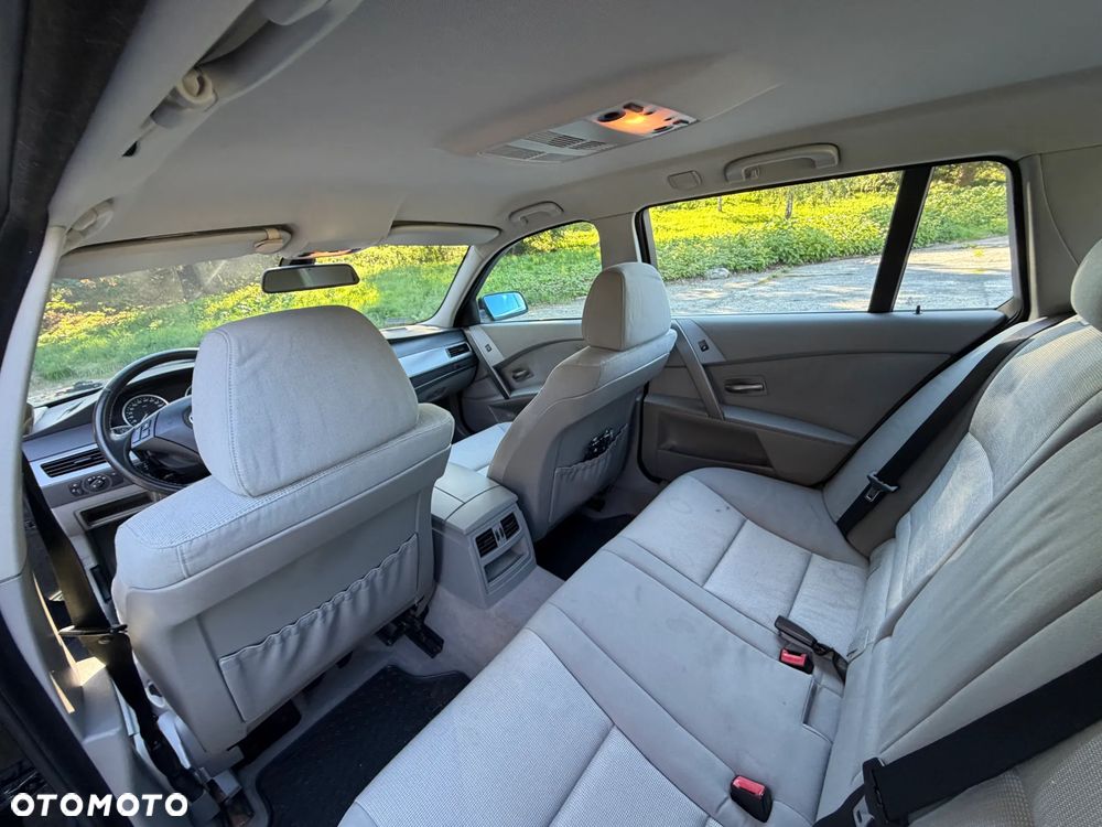 BMW Seria 5 525d - 13
