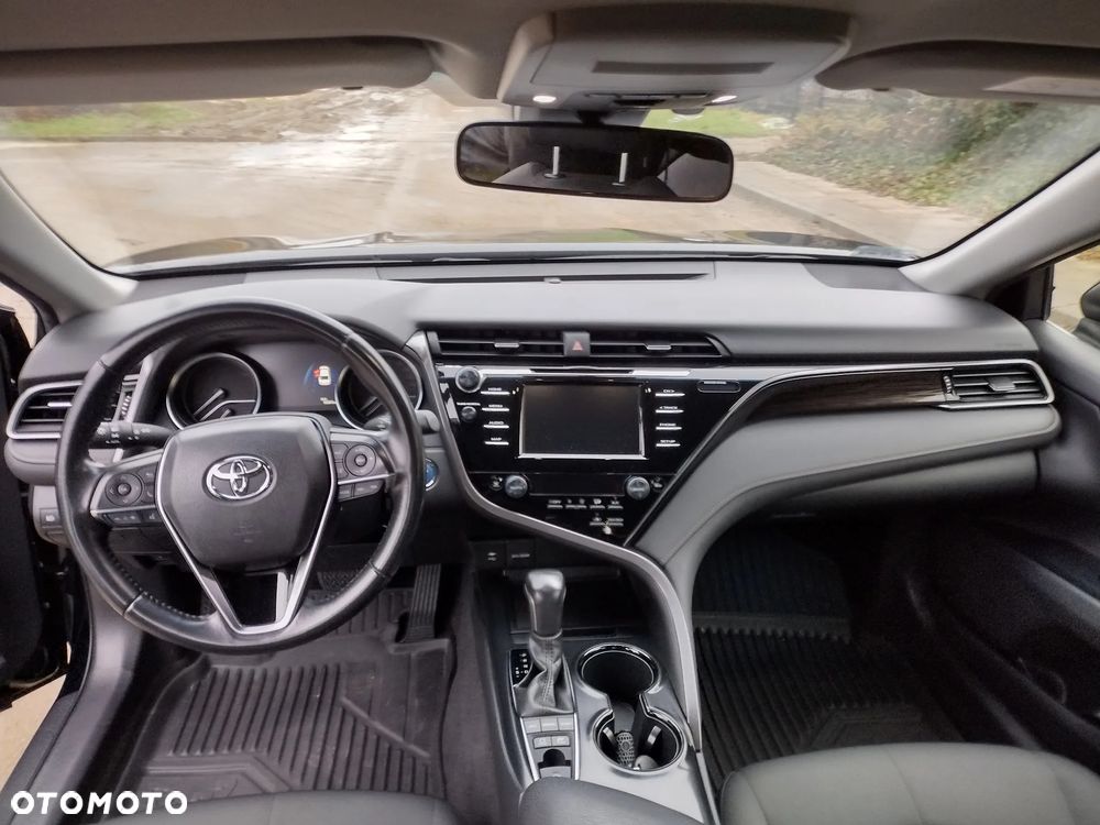 Toyota Camry 2.5 Hybrid Comfort CVT - 24