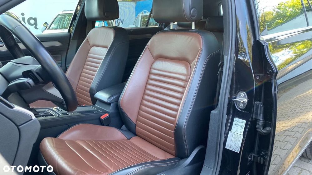 Volkswagen Passat - 16