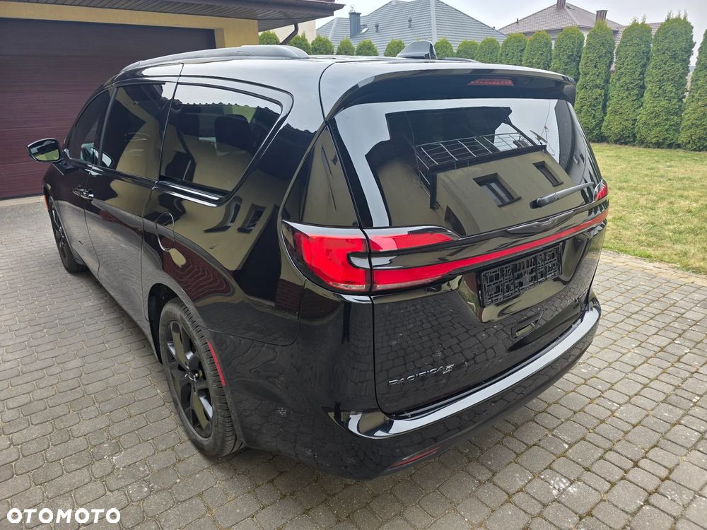 Chrysler Pacifica - 5