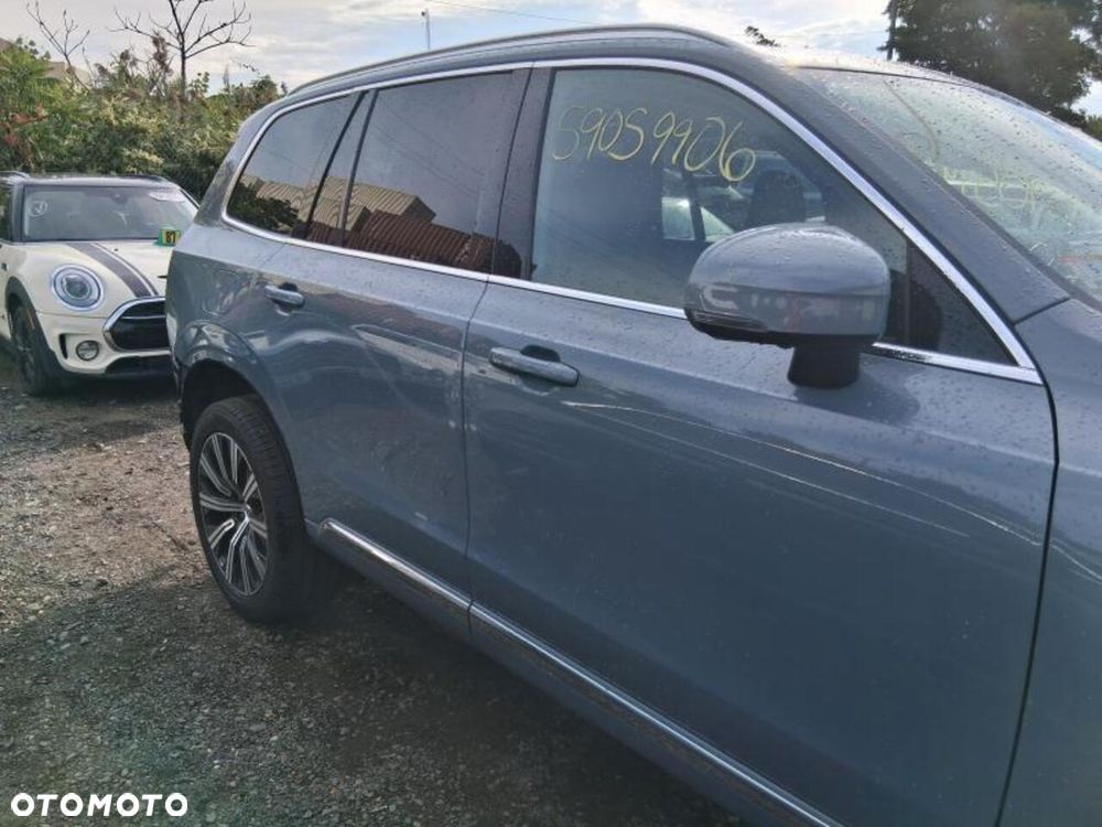 Volvo XC 90 - 9