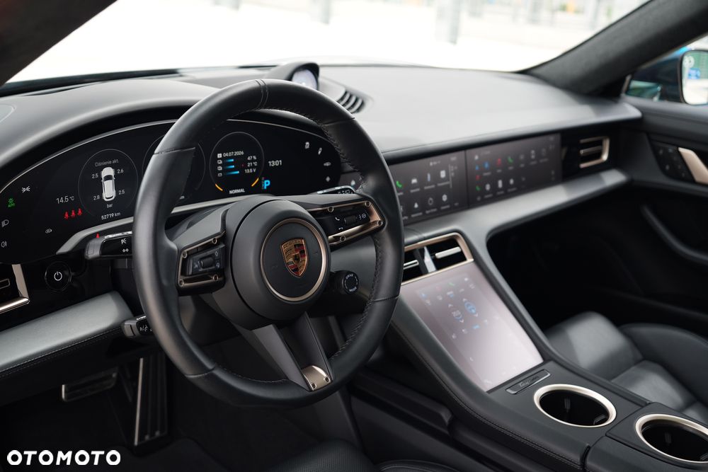 Porsche Taycan Turbo - 22