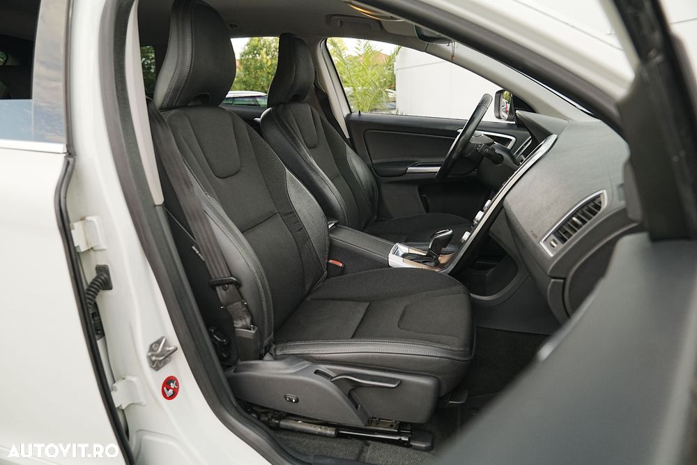 Volvo XC 60 D4 Geartronic Momentum - 11