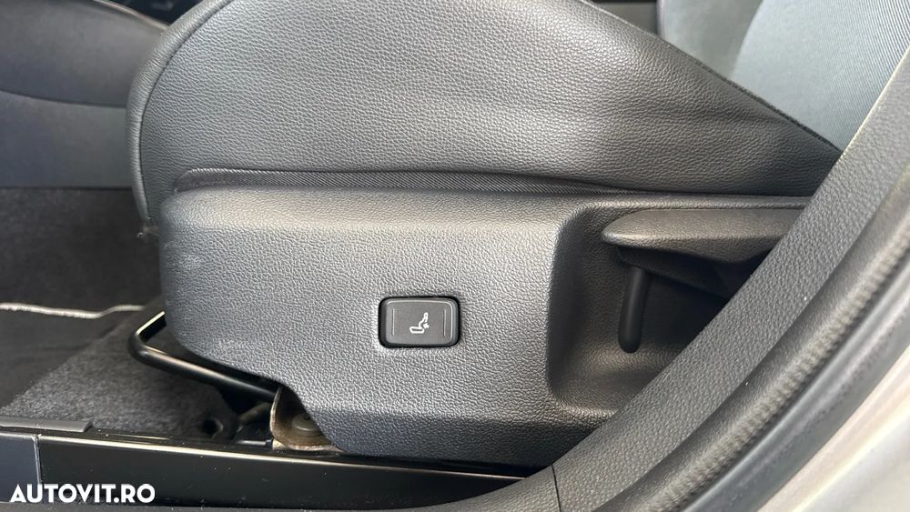 Toyota Corolla 2.0 HSD TS Exclusive - 32