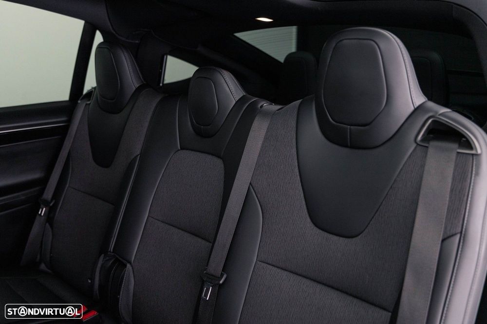 Tesla Model X - 22
