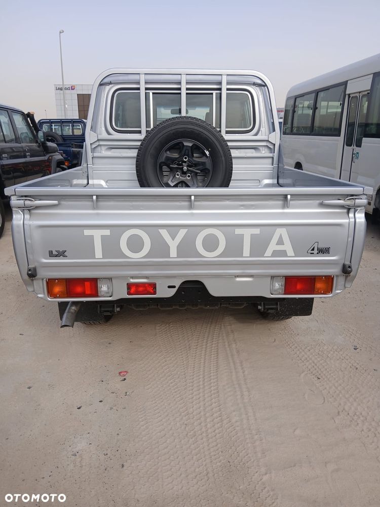 Toyota Land Cruiser - 36