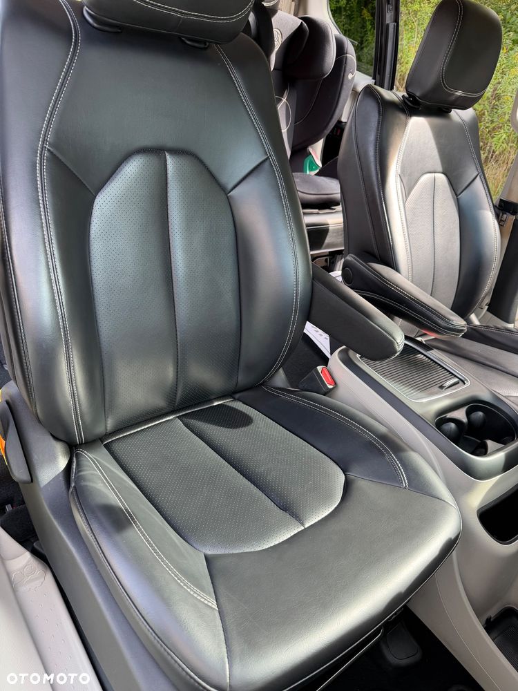 Chrysler Pacifica - 38