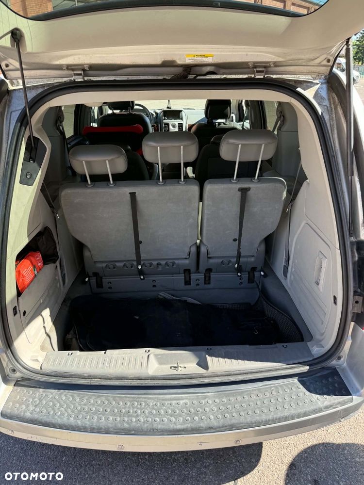 Chrysler Town & Country - 4