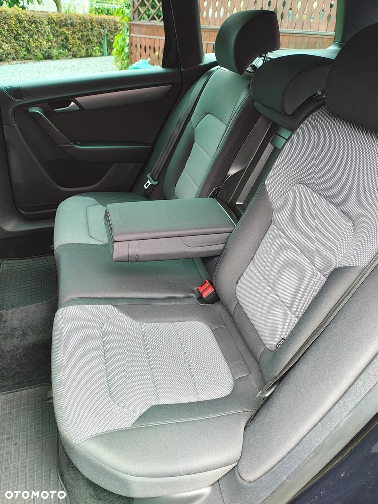Volkswagen Passat - 10