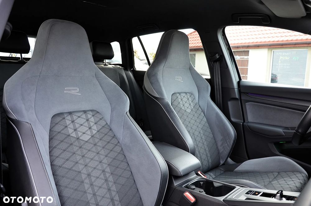 Volkswagen Golf 1.5 eTSI OPF DSG R-Line - 29