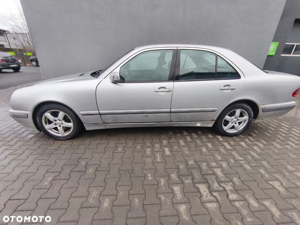 Mercedes-Benz Klasa E - 9