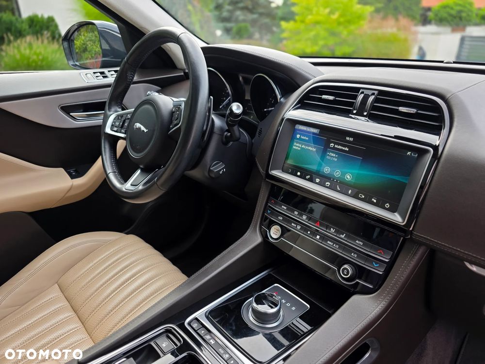 Jaguar F-Pace P250 AWD R-Dynamic Black - 28