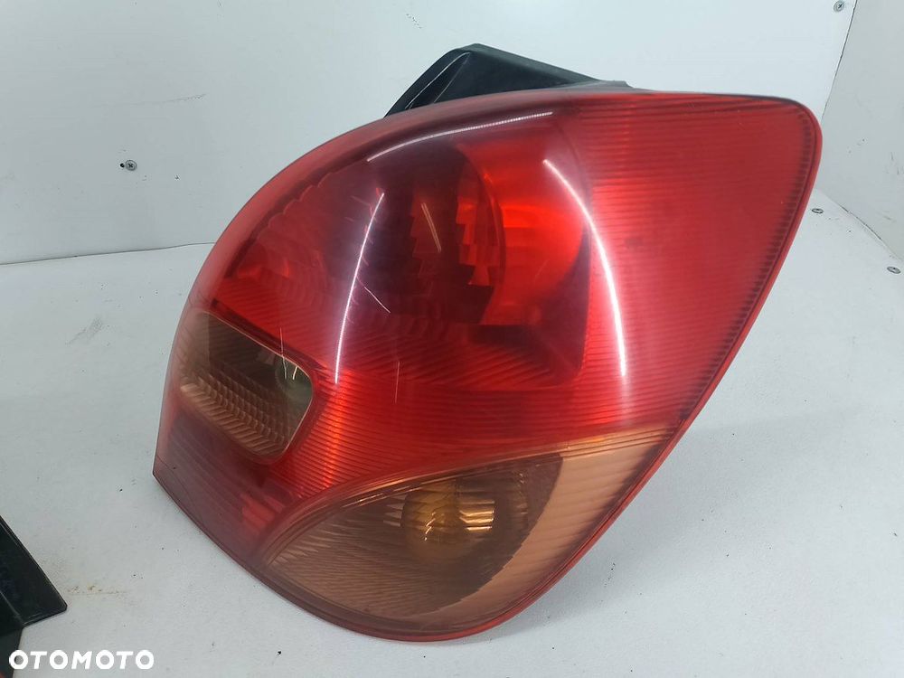 LAMPY TYŁ KOMPLET TOYOTA COROLLA VERSO I 1827 - 6
