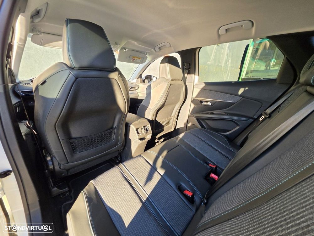Peugeot 3008 1.6 Hybrid4 Allure Pack e-EAT8 - 17