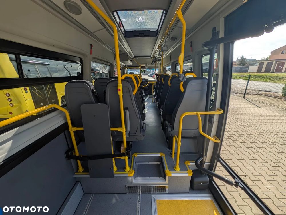 Mercedes-Benz Sprinter 517 - 24