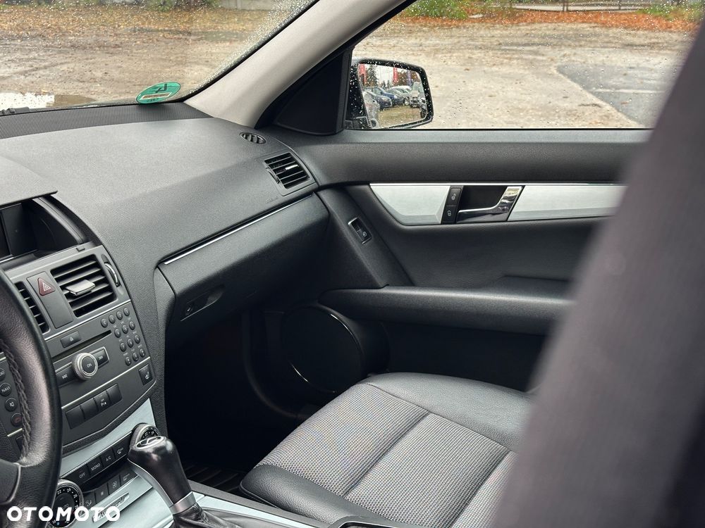 Mercedes-Benz Klasa C 180 T BlueEFFICIENCY 7G-TRONIC Avantgarde - 19