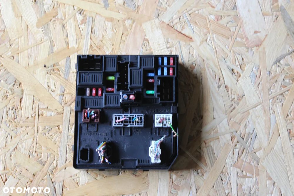 PUSZKA SKRZYNKA BEZPIECZNIKÓW QASHQAI II J11 18