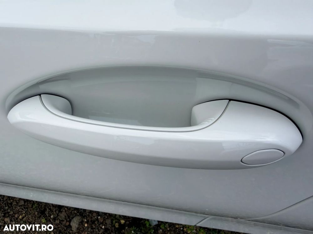 BMW Seria 3 330i xDrive Aut. - 11